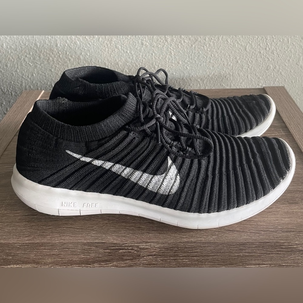 Womens Nike Free Running Shoes Size 8.5